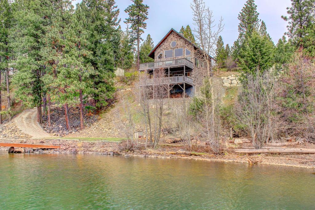 Beautiful Lake Coeur D'Alene Cabin On The Bay Hotel Mica Exterior photo